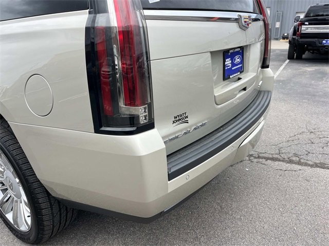 Used 2016 Cadillac Escalade Platinum image 10