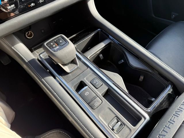 Used 2024 Nissan Pathfinder SL w/ SL Premium Package image 40