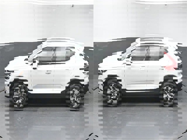 New 2025 Volvo XC40 B5 Plus w/ Protection Package Premier image 47