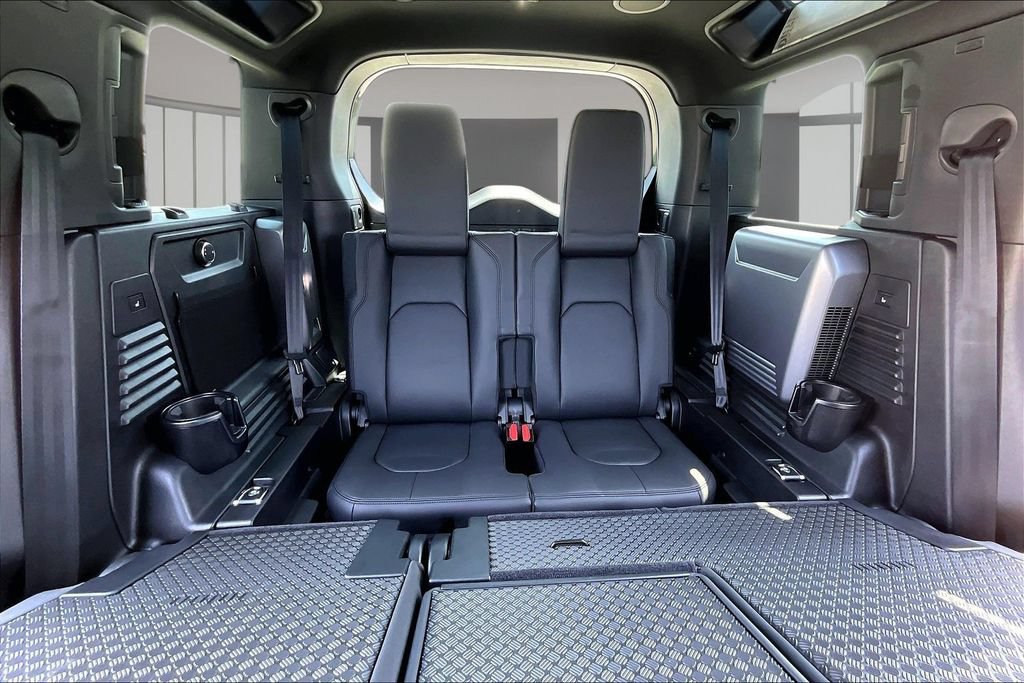 New 2026 Land Rover Defender 110 X-Dynamic SE AWD/4WD image 11