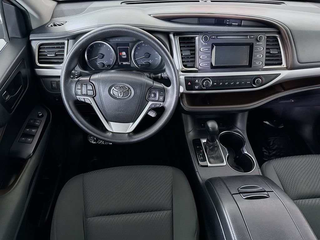 Certified 2019 Toyota Highlander LE w/ Protection Package #3 AWD/4WD image 4
