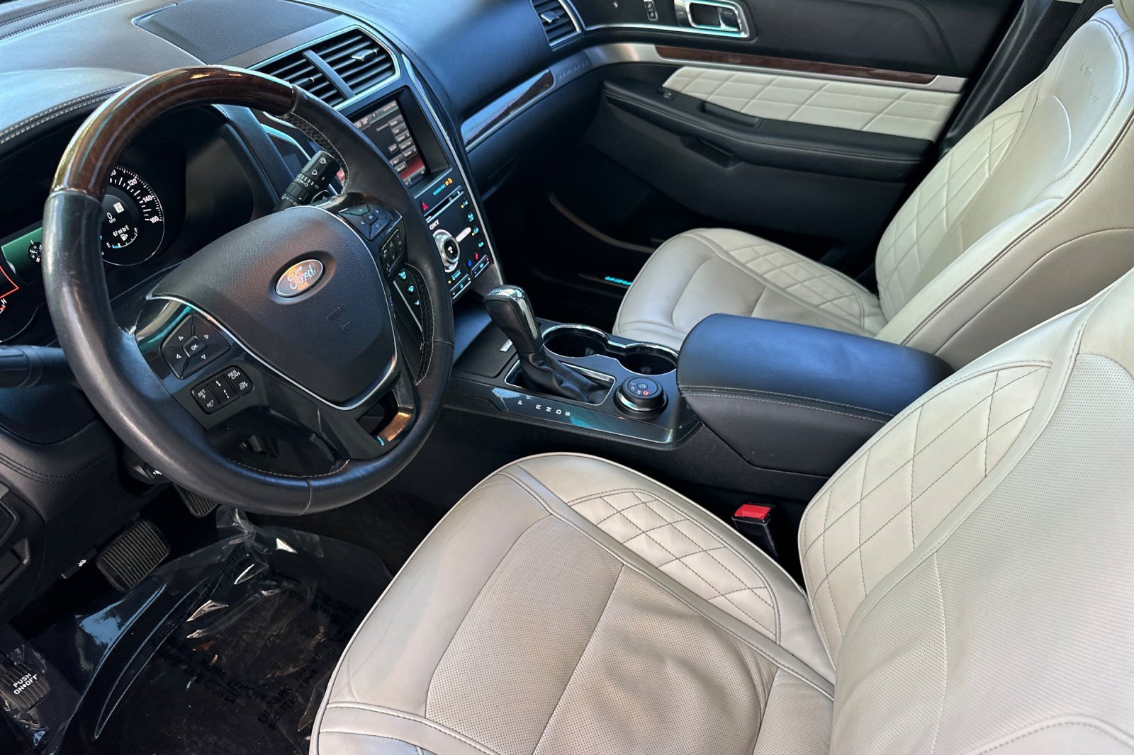 Used 2016 Ford Explorer Platinum AWD/4WD image 4