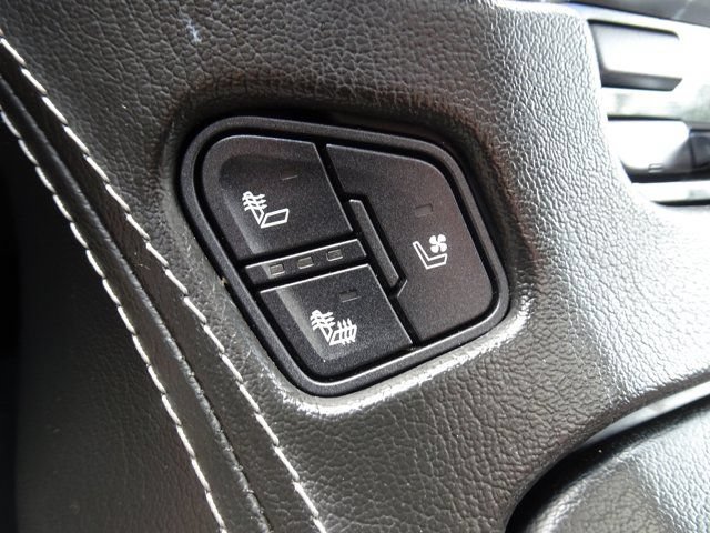 Used 2019 Chevrolet Suburban Premier w/ Premier Plus Edition AWD/4WD image 19