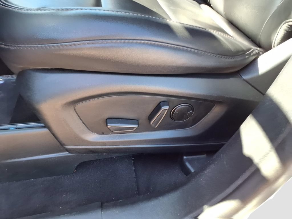 Used 2022 Ford Explorer XLT w/ Equipment Group 202A AWD/4WD image 26