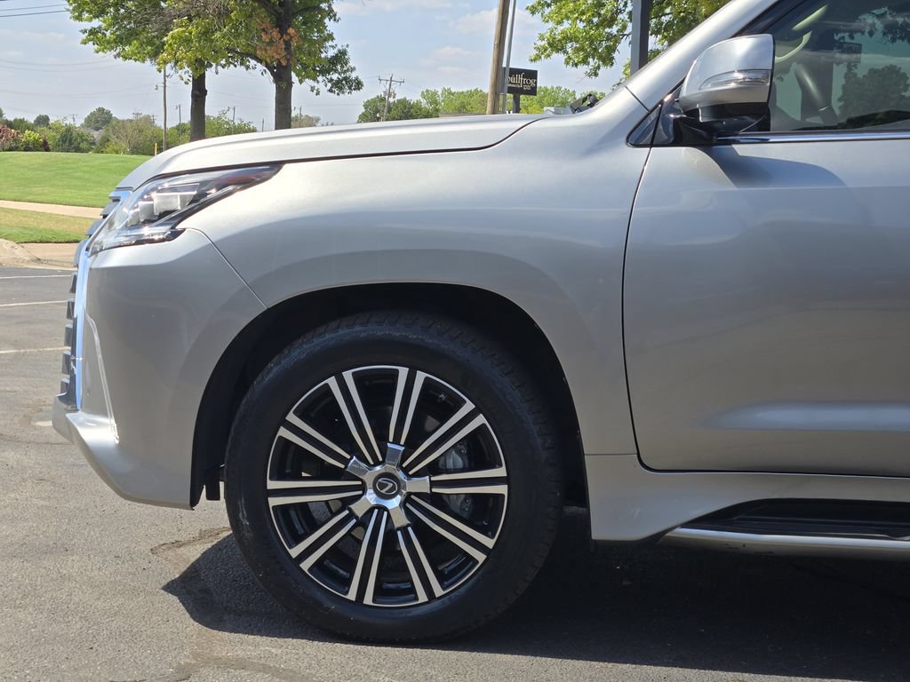 Used 2020 Lexus LX 570 4WD w/ Luxury Package image 8