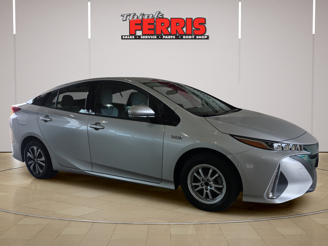 Used 2017 Toyota Prius Prime Plus FWD image 3