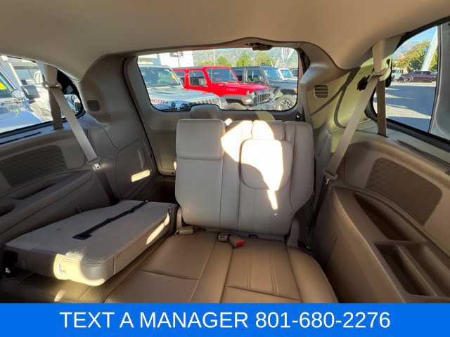 Used 2014 Chrysler Town & Country Touring-L w/ Driver Convenience Group FWD image 29