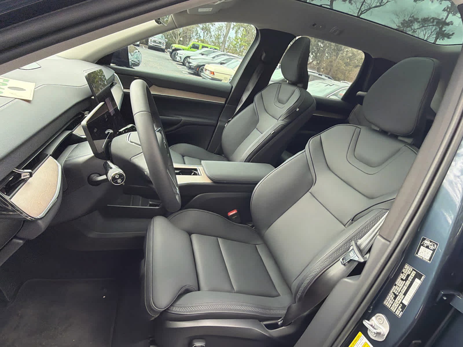 Certified 2025 Volvo EX90 Ultra image 27