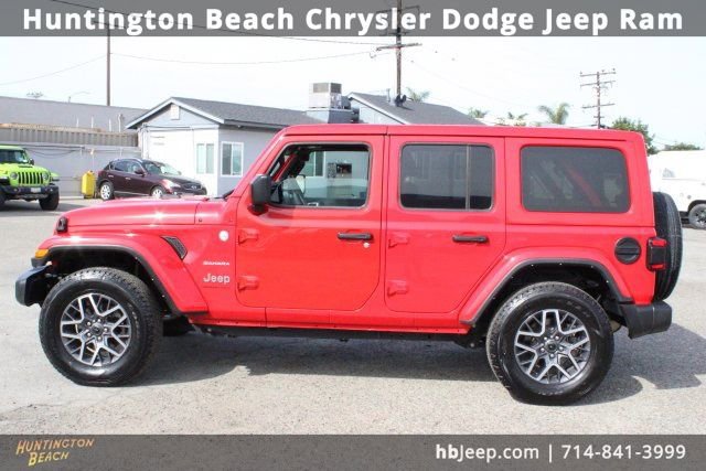 Used 2024 Jeep Wrangler Sahara image 7