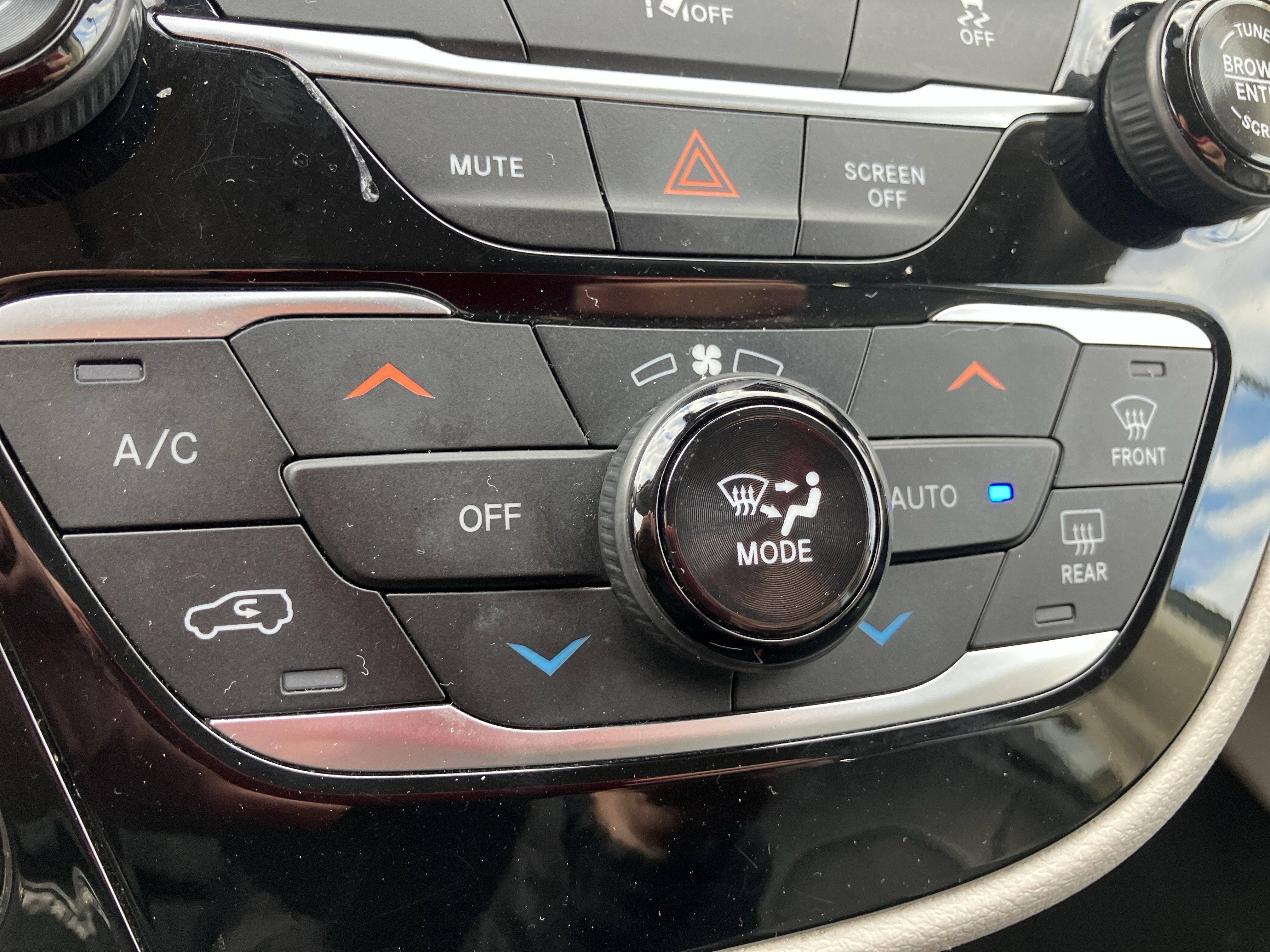 Used 2022 Chrysler Pacifica Touring-L image 40