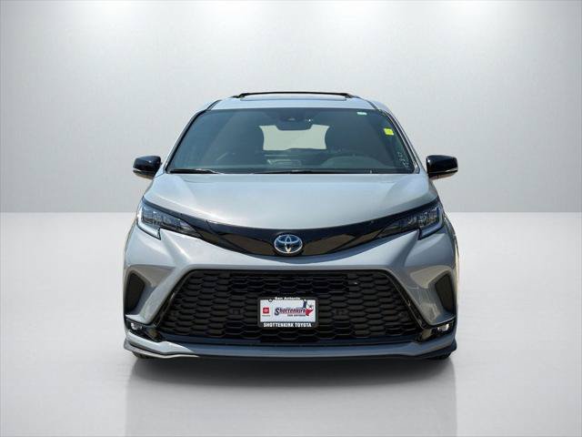 Certified 2025 Toyota Sienna XSE w/ XSE Premium Package AWD/4WD image 2