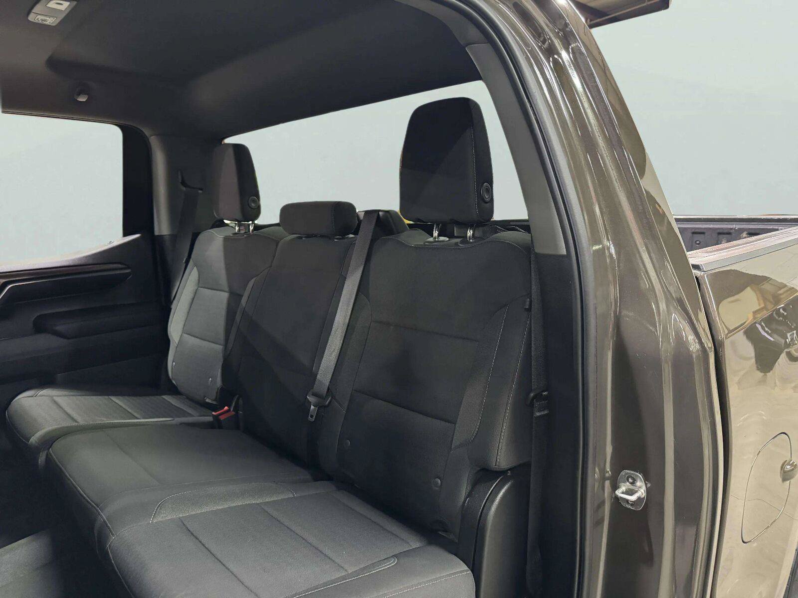 Used 2023 Chevrolet Silverado 1500 LT AWD/4WD image 34