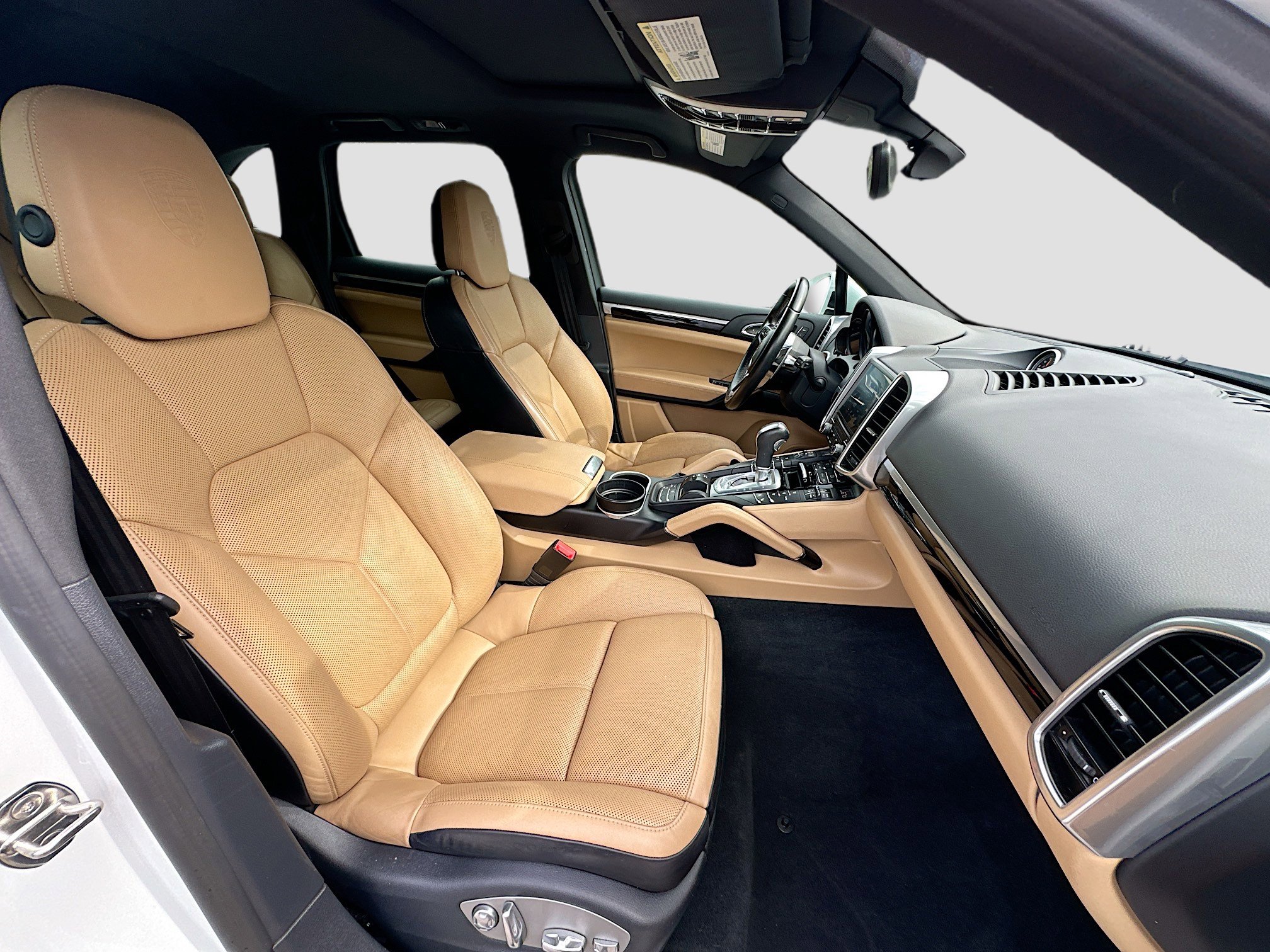 Used 2017 Porsche Cayenne Platinum Edition image 34