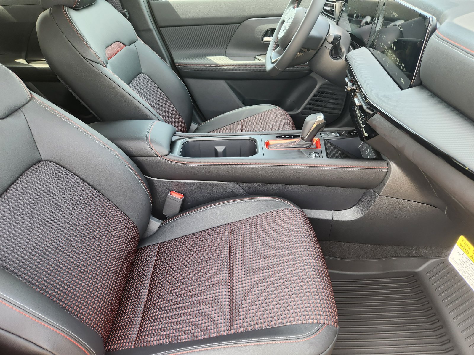 New 2026 Nissan Kicks SR AWD/4WD image 13