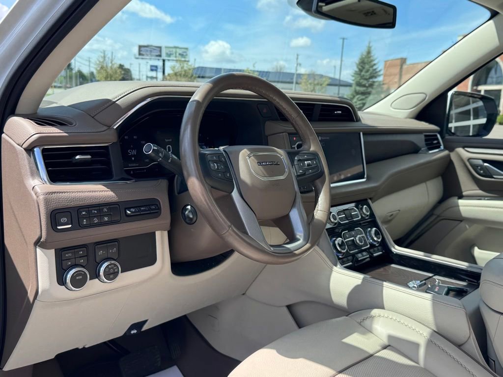 Used 2023 GMC Yukon XL Denali image 11