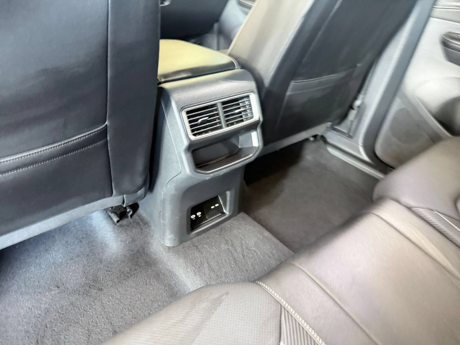 Used 2026 Volkswagen Atlas Cross Sport SE AWD/4WD image 25