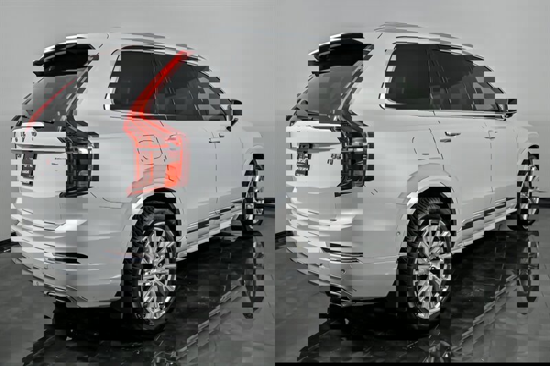 Used 2016 Volvo XC90 T8 Inscription image 10