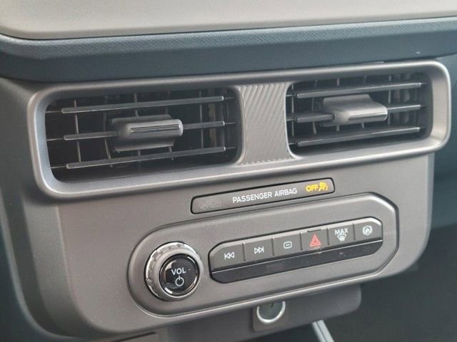 New 2025 Ford Maverick XL image 18