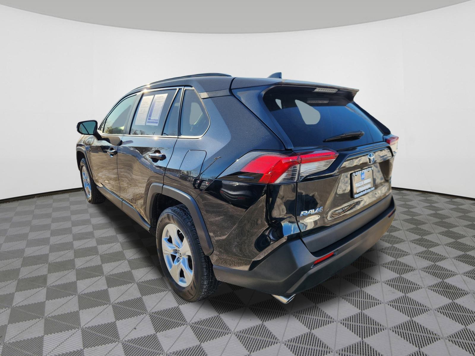 Used 2019 Toyota RAV4 XLE image 3