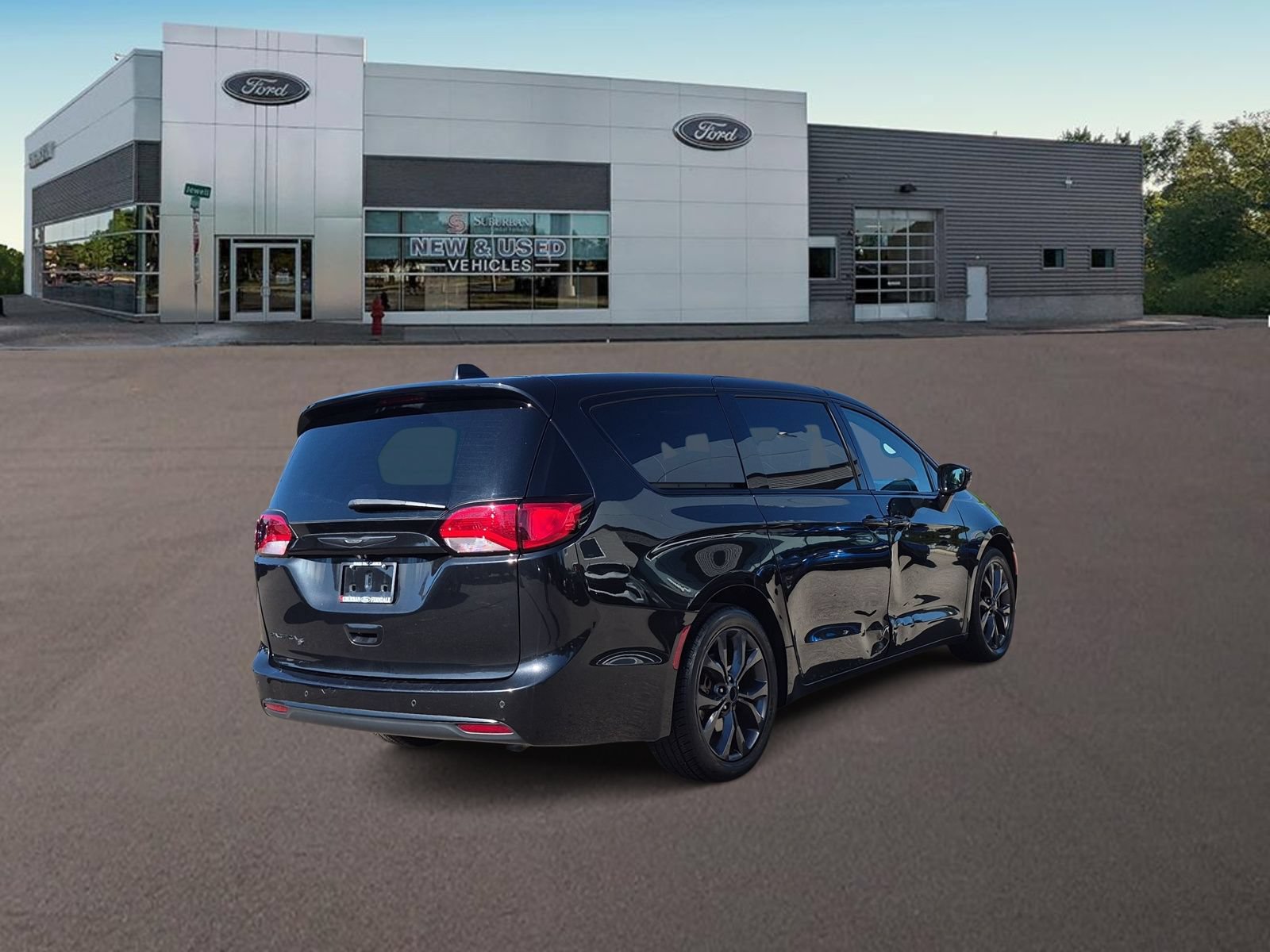 Used 2019 Chrysler Pacifica Touring Plus w/ S Appearance Package FWD image 9
