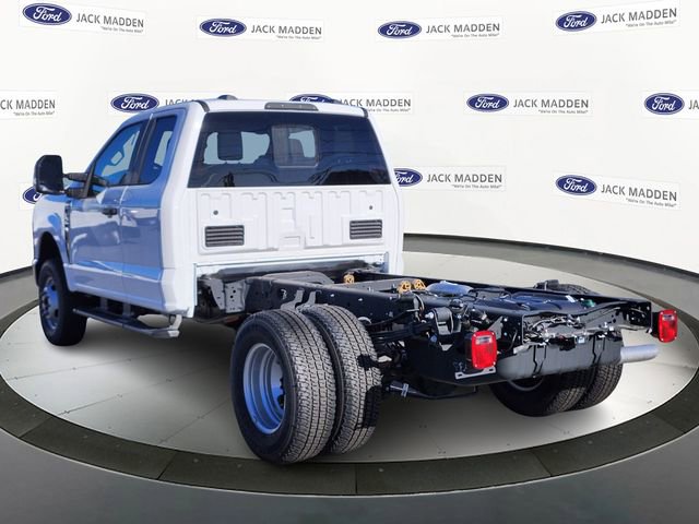 New 2025 Ford F350 XL w/ XL Chrome Package image 3