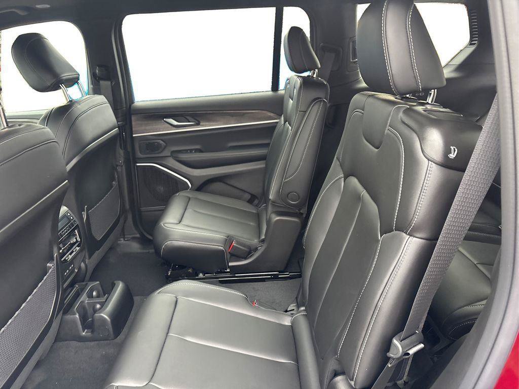 New 2026 Jeep Grand Cherokee L Limited w/ Limited Altitude Package AWD/4WD image 10