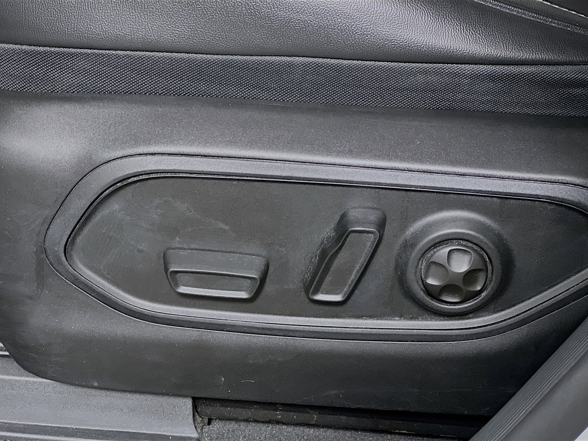 Used 2023 Jeep Grand Cherokee Limited image 16