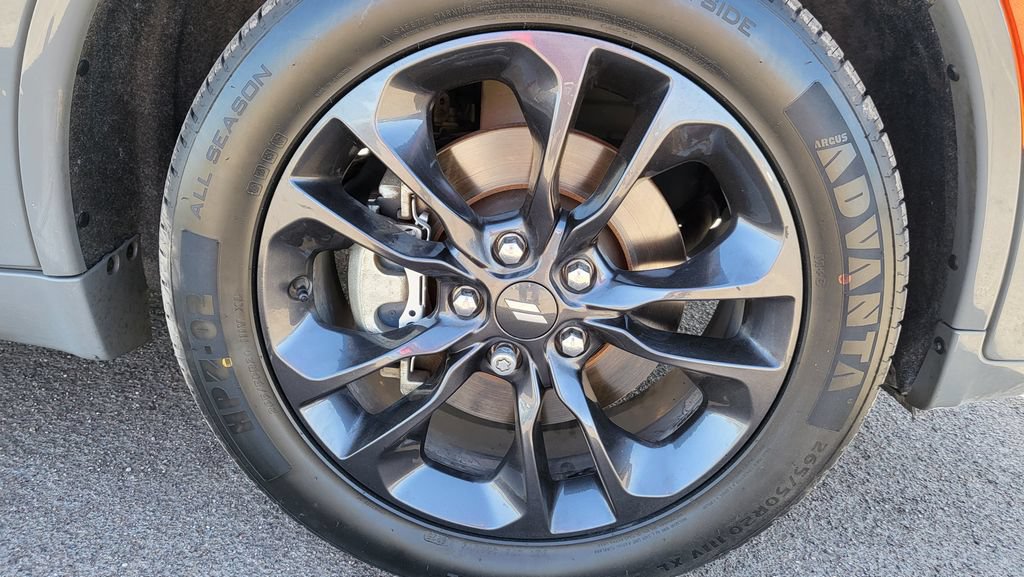 Used 2023 Dodge Durango R/T w/ Hemi Orange Plus Package RWD image 17