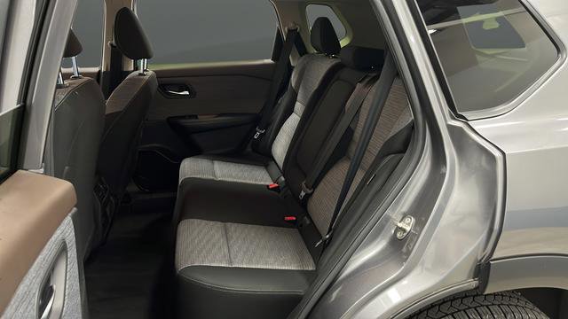 Used 2023 Nissan Rogue SV image 23