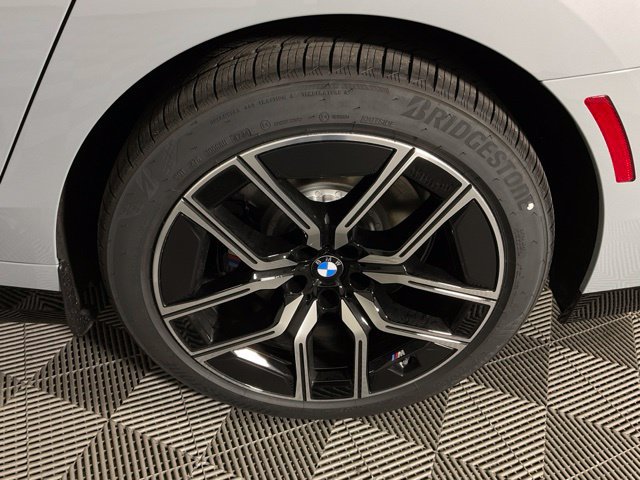 Used 2025 BMW 750e xDrive AWD/4WD image 45