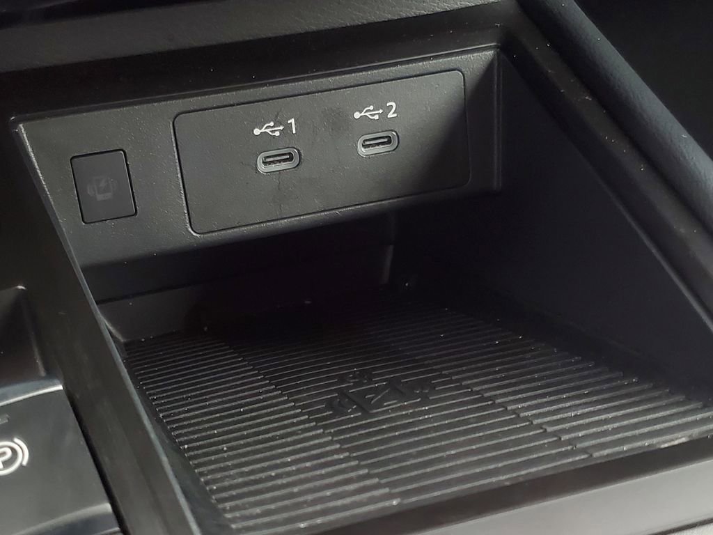 Used 2025 Nissan Kicks SR AWD/4WD image 23