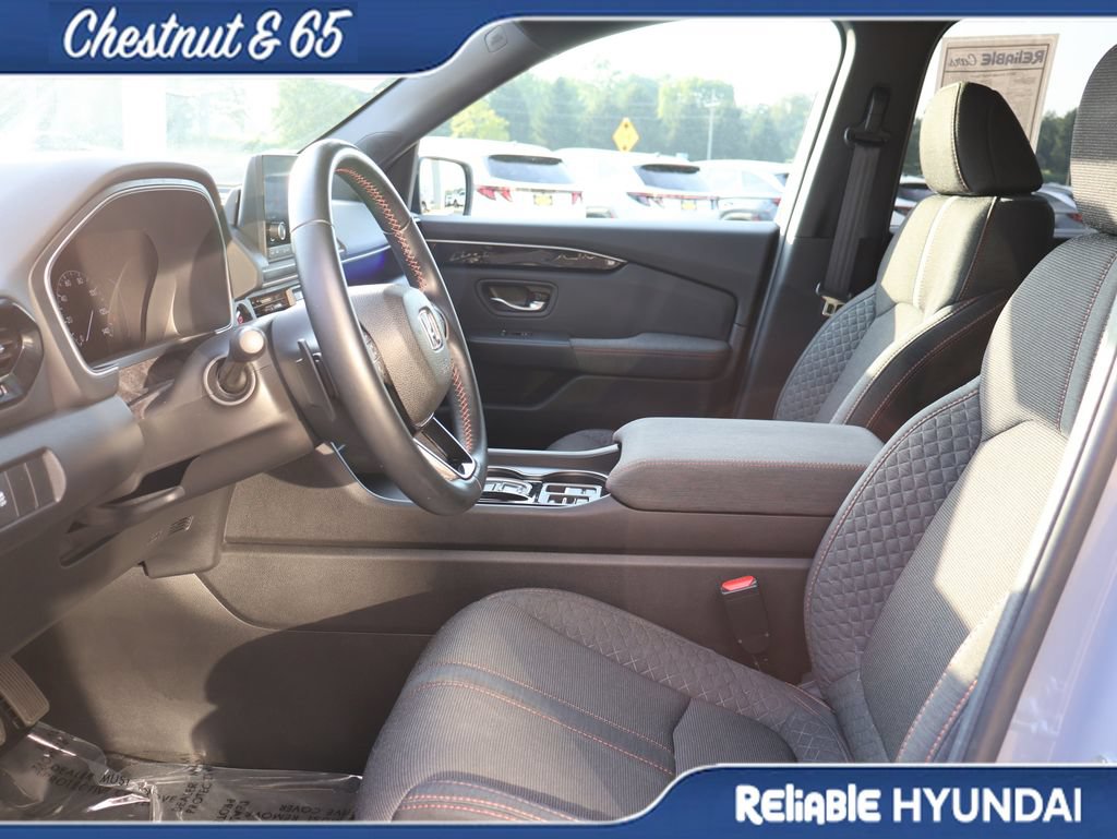 Used 2025 Honda Pilot Sport image 23
