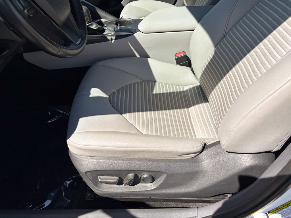 Used 2022 Toyota Camry SE FWD image 19