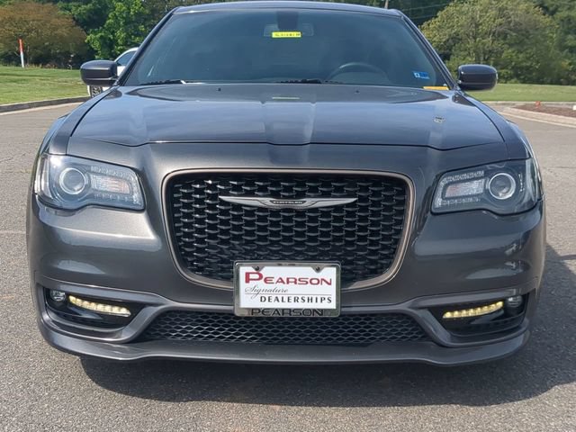 Used 2017 Chrysler 300 S w/ S Model Appearance Package RWD image 8