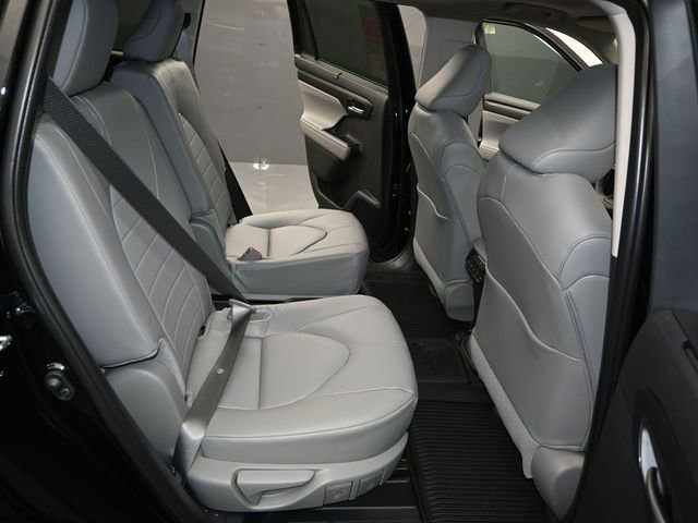 Used 2026 Toyota Highlander XLE image 16