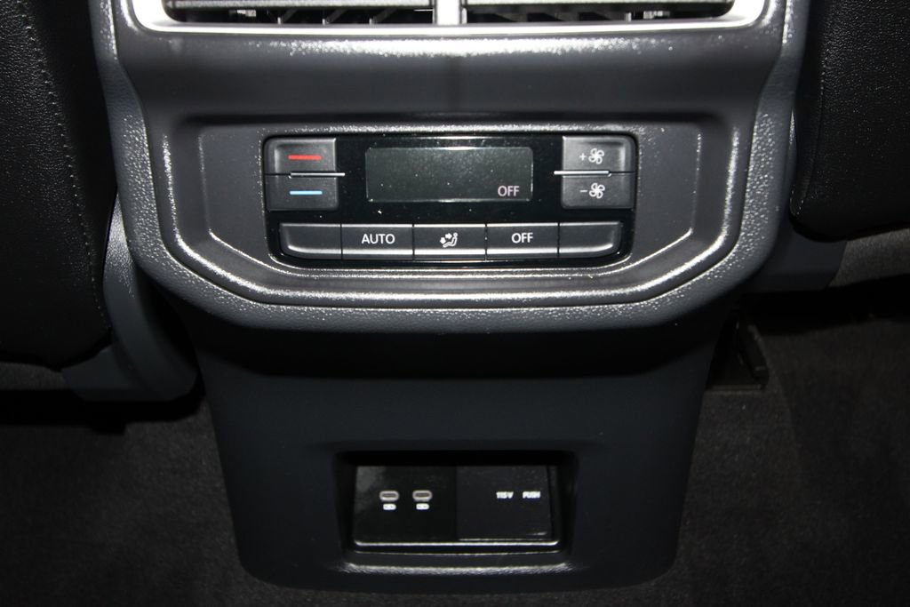 Used 2025 Volkswagen Atlas SE image 27