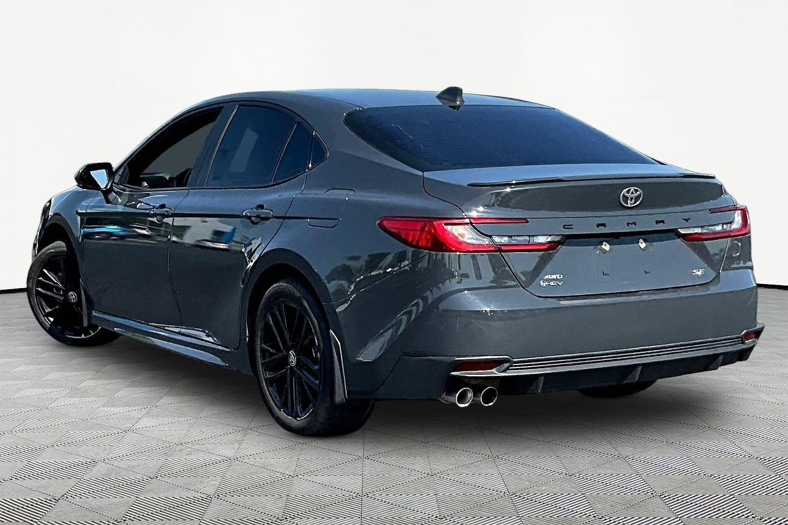 Used 2025 Toyota Camry SE w/ Convenience Package AWD/4WD image 4
