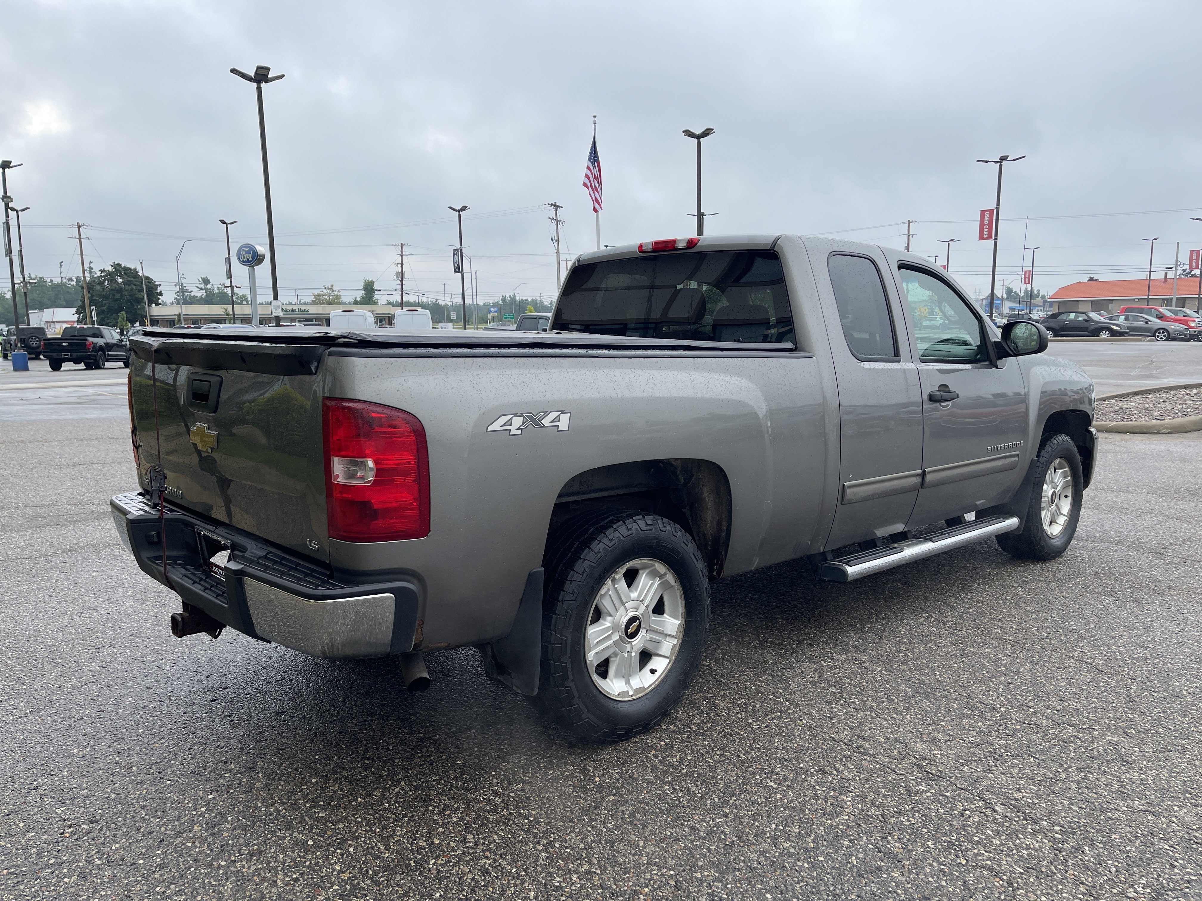 Used 2009 Chevrolet Silverado 1500 LT AWD/4WD image 4