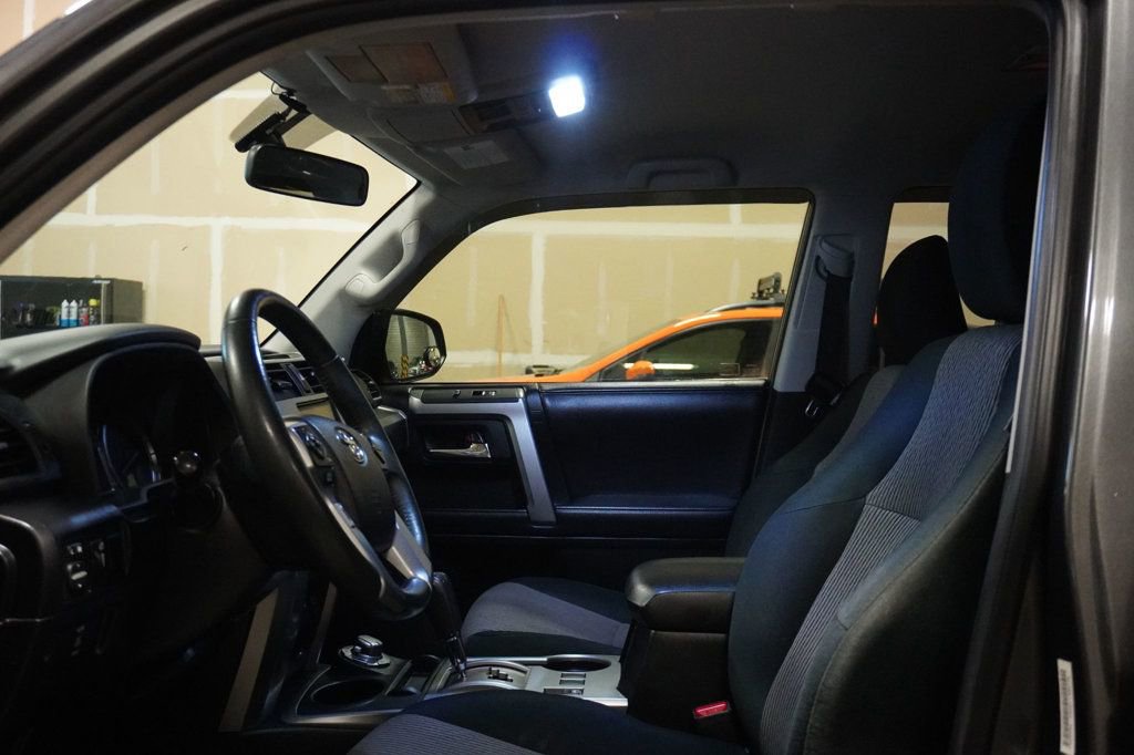 Used 2018 Toyota 4Runner SR5 AWD/4WD image 7