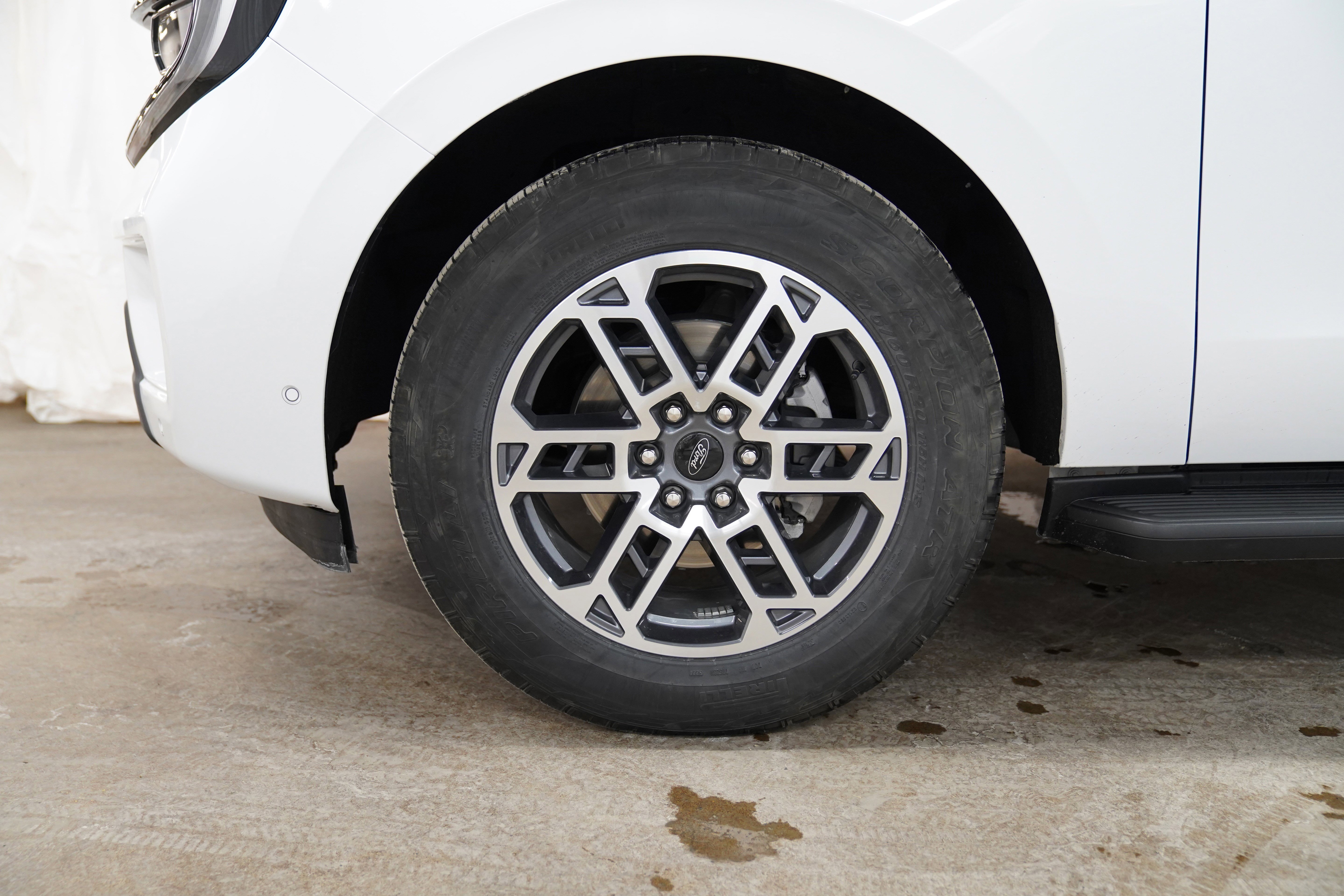 Used 2025 Ford Expedition Active image 16