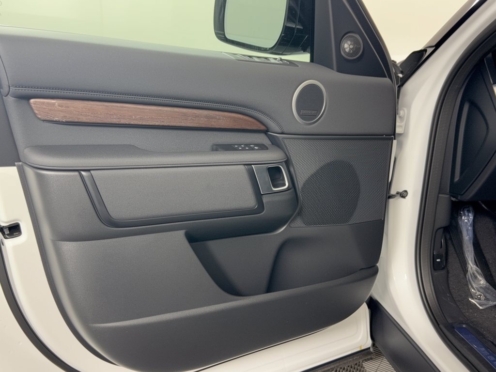 New 2026 Land Rover Discovery S AWD/4WD image 14