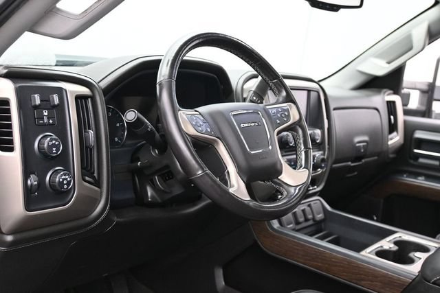 Used 2018 GMC Sierra 2500 Denali w/ Duramax Plus Package AWD/4WD image 18
