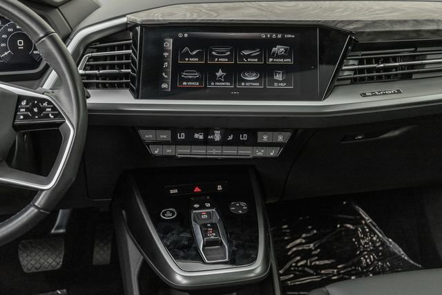 Used 2022 Audi Q4 e-tron Premium Plus image 8