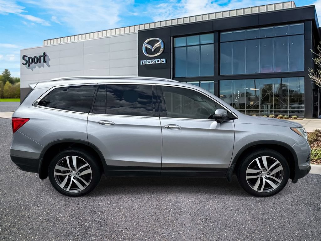 Used 2017 Honda Pilot Touring image 2
