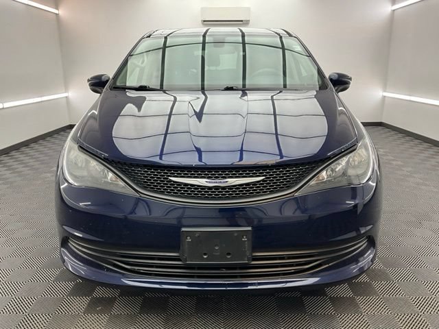 Used 2018 Chrysler Pacifica L FWD image 2