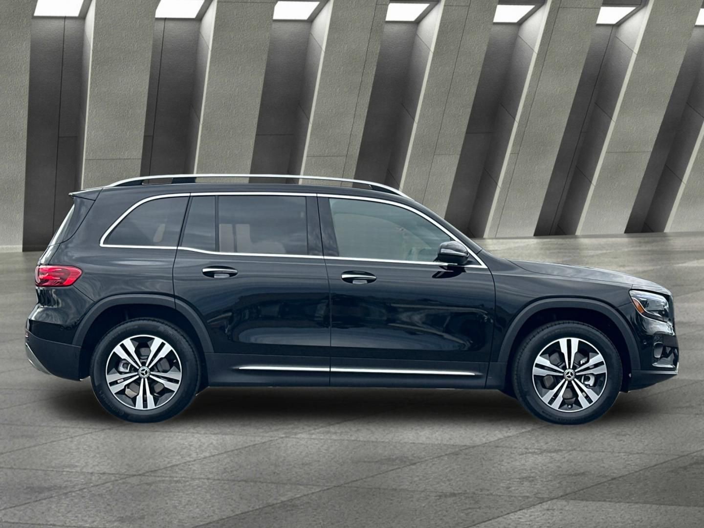 Certified 2026 Mercedes-Benz GLB 250 4MATIC image 3