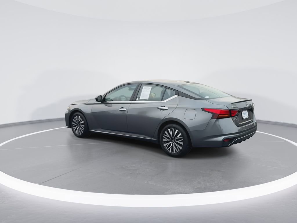 Used 2024 Nissan Altima 2.5 SV image 6
