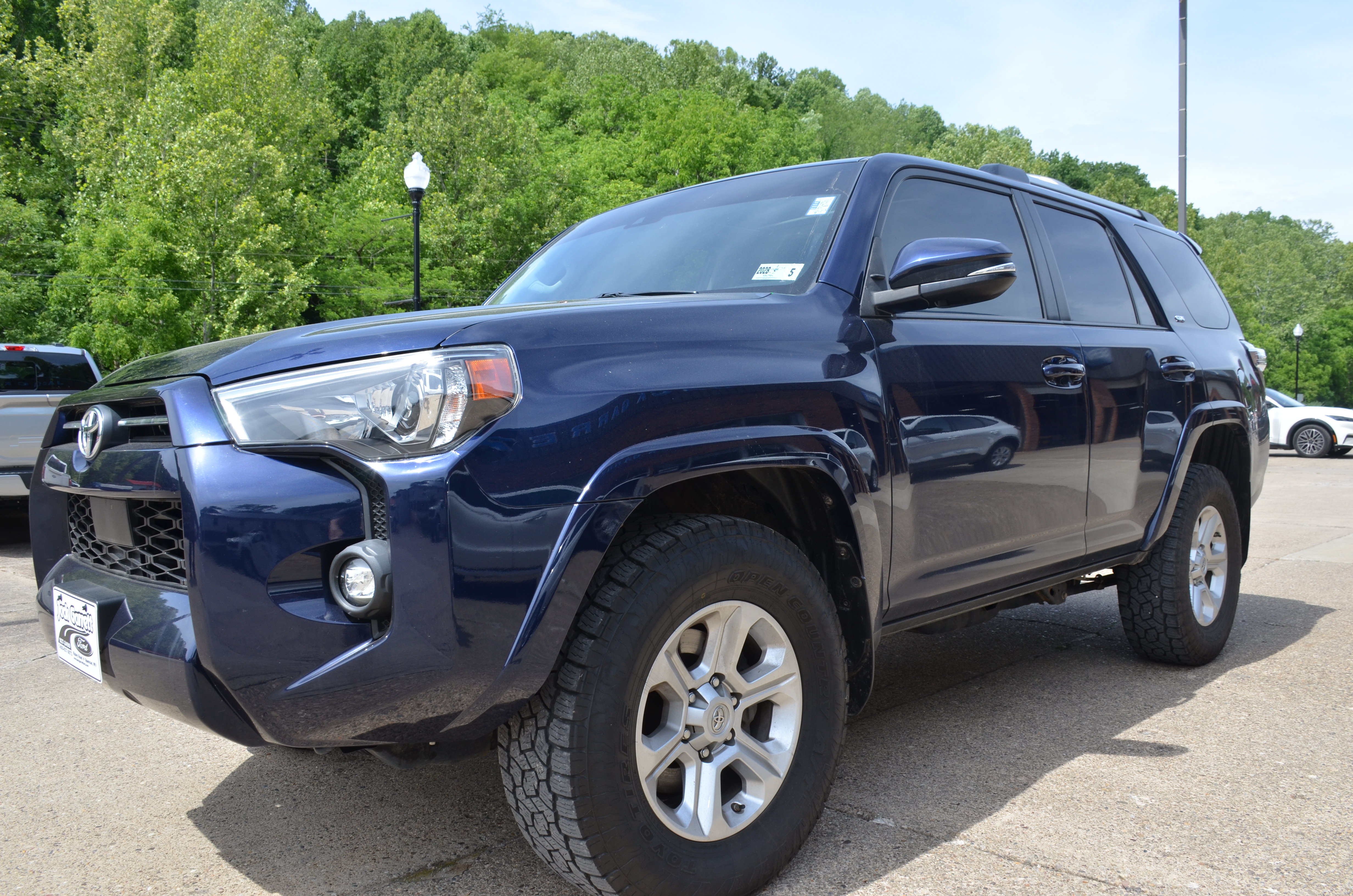 Used 2021 Toyota 4Runner SR5 Premium w/ Moonroof Package AWD/4WD image 3