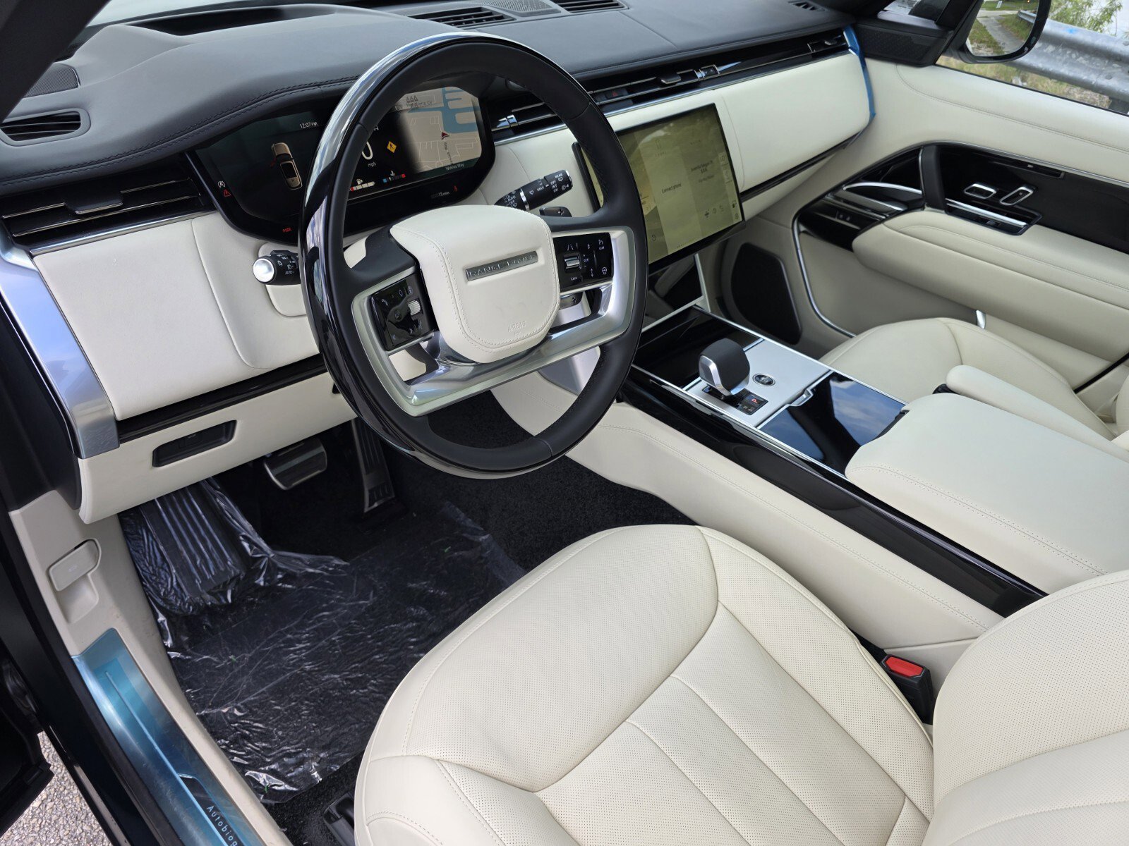 New 2026 Land Rover Range Rover Long Wheelbase Autobiography image 11