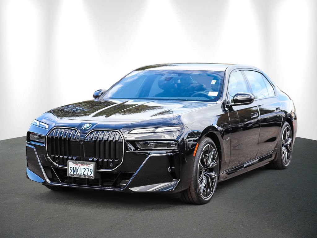 Used 2026 BMW 750e xDrive AWD/4WD image 3